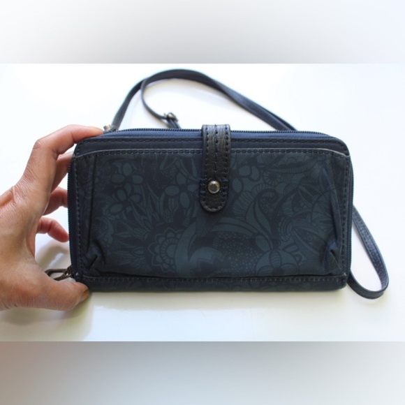 The Sak Iris Crossbody - Picture 7 of 8